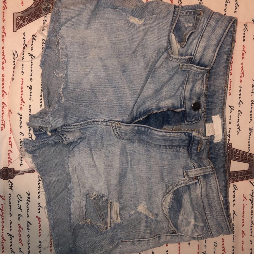 Light blue ripped h&m shorts 💙